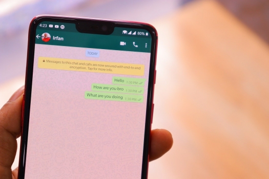 Divulgar conversa de WhatsApp sem autorização gera dever de indenizar, diz STJ